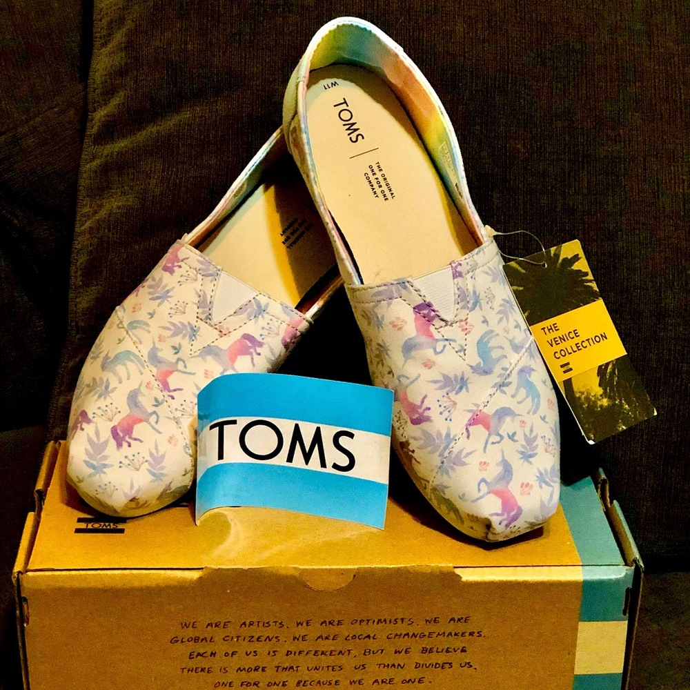 Toms BNIB Women's 11 Rainbow Unicorn Canvas Shoe